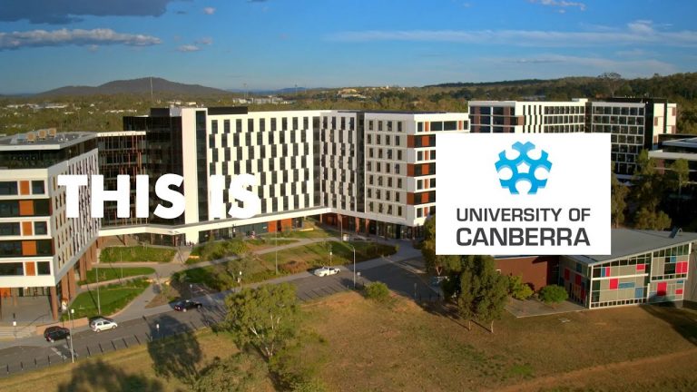 Đại học Canberra, Úc